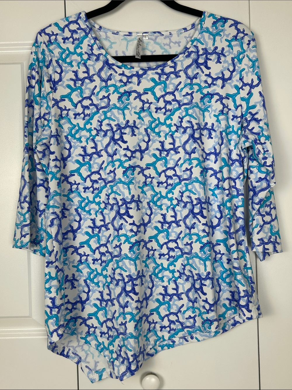 Lulu-B White Top with Blue and Teal Abstract Print